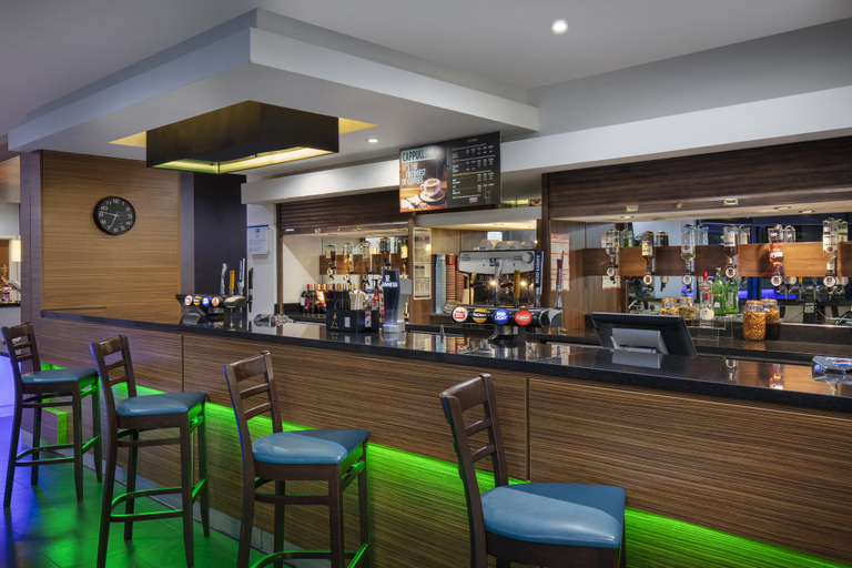 Food & Drinks 4, Holiday Inn Express LONDON - HEATHROW T5 by IHG, Slough