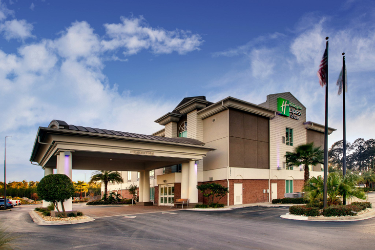 Exterior & Views