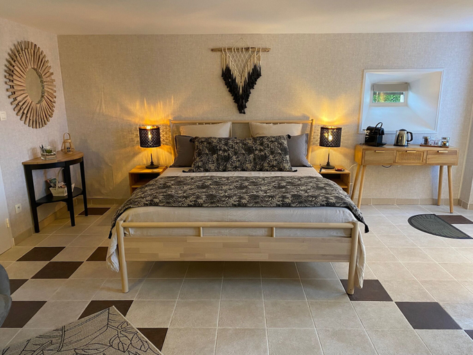 Bedroom 2, Château Papounan, Gironde