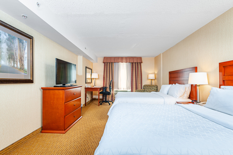 Bedroom 5, Holiday Inn Express & Suites CLARINGTON - BOWMANVILLE by IHG, Durham