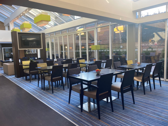 Food & Drinks 2, Holiday Inn Express WINDSOR by IHG, Slough