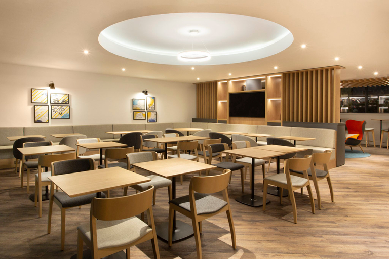 Food & Drinks 3, Holiday Inn Express CHELTENHAM TOWN CENTRE by IHG, Gloucestershire