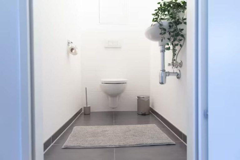 Bathroom 2, Danube Apartments, Wien