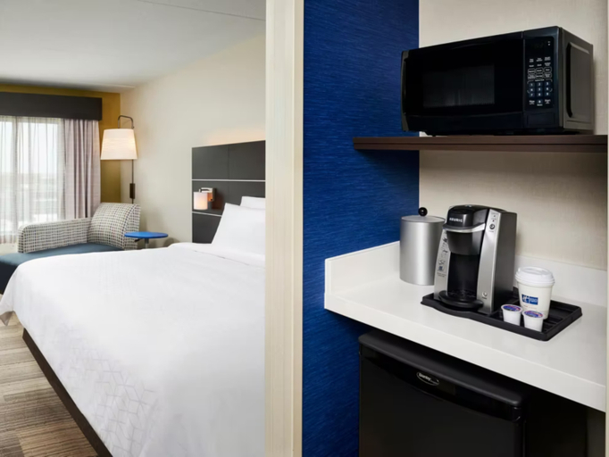Bedroom 3, Holiday Inn Express & Suites WINDSOR EAST � LAKESHORE by IHG, Essex