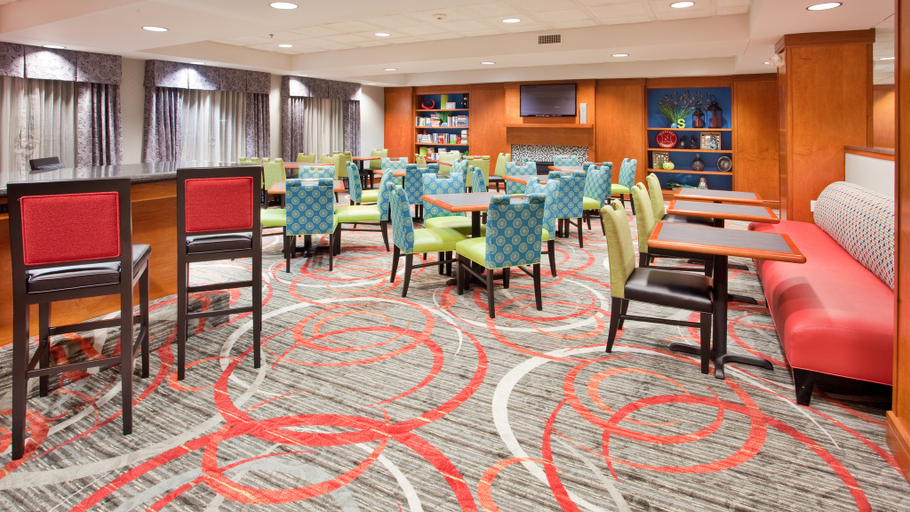 Food & Drinks 5, Holiday Inn Express FREMONT by IHG, Dodge