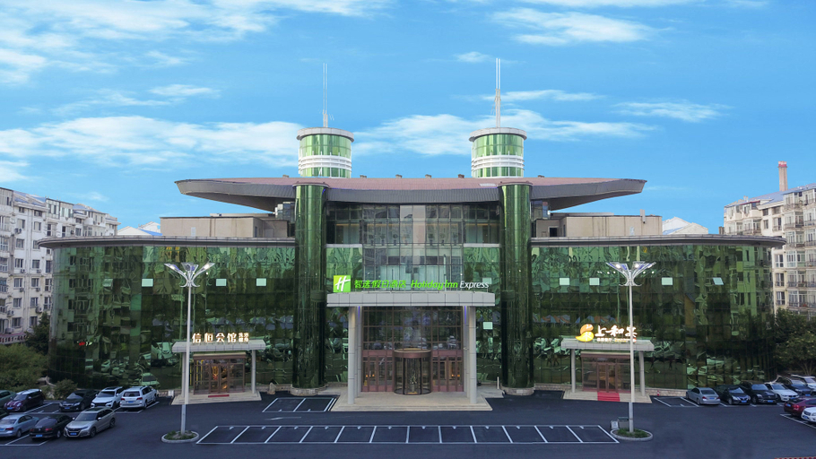 Exterior & Views