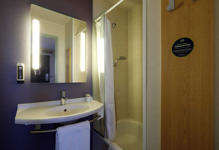 Bathroom 3, B&B HOTEL La Rochelle Angoulins-sur-Mer, Charente-Maritime