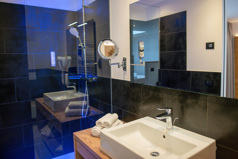 Bathroom 4, Hotel Gran Pre, Bolzano