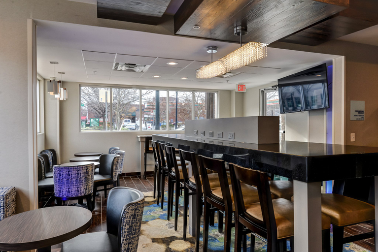 Food & Drinks 2, Holiday Inn Express WASHINGTON DC N-SILVER SPRING by IHG, Montgomery