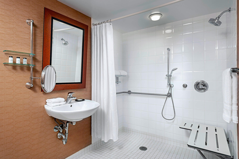 Bathroom 5, Sheraton Toronto Airport Hotel & Conference Centre, Toronto