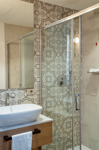 Bathroom 5, Albergo Bianchi Stazione, Mantua
