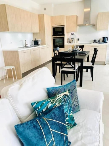 Bedroom 2, Spac. Flat -Kirchberg w Parking&Terrace, Luxembourg