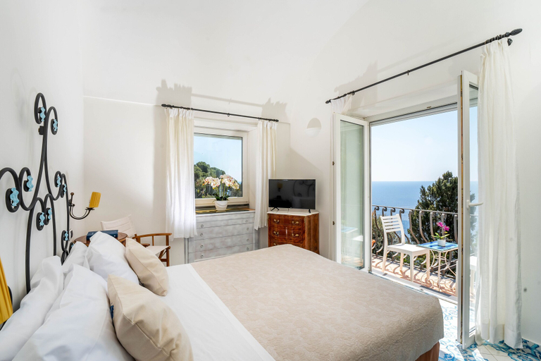 Bedroom, Oliveto Capri, Napoli