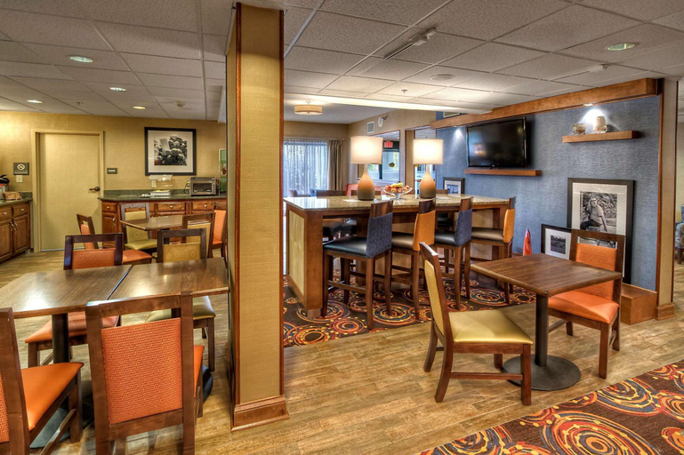 Food & Drinks 5, Hampton Inn Jonesville/Elkin, Yadkin