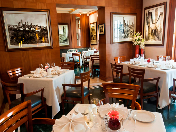 Food & Drinks 5, The Imperial Hotel, West