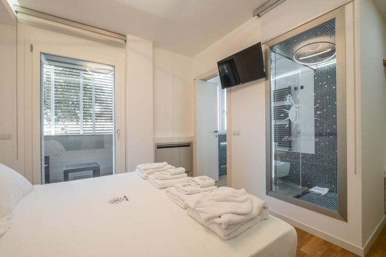 Bedroom 2, Helios Guesthouse, Cagliari