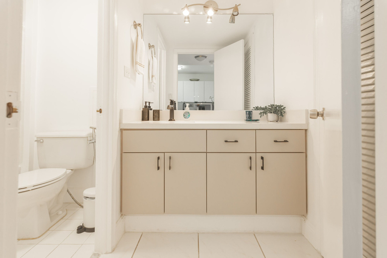 Bathroom 4, Ocean View Luxury Condo, Miami-Dade