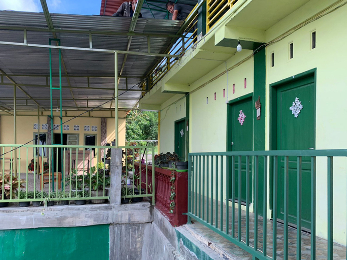 Exterior & Views 4, RedDoorz near Pelabuhan Ajibata Parapat, Toba