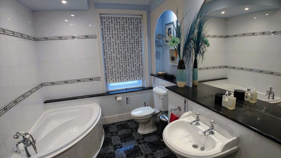 Bathroom 3, Gorgeous 4-bed House in Bexhill-on-sea, sea Views, East Sussex