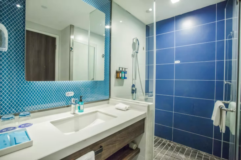 Bathroom 2, Holiday Inn Express HANGZHOU XIXI by IHG, Hangzhou