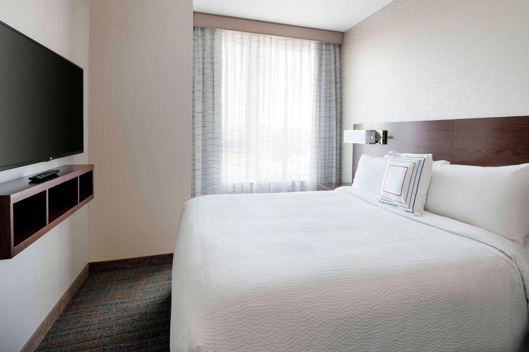 Bedroom 4, Residence Inn by Marriott Boston Watertown, Middlesex