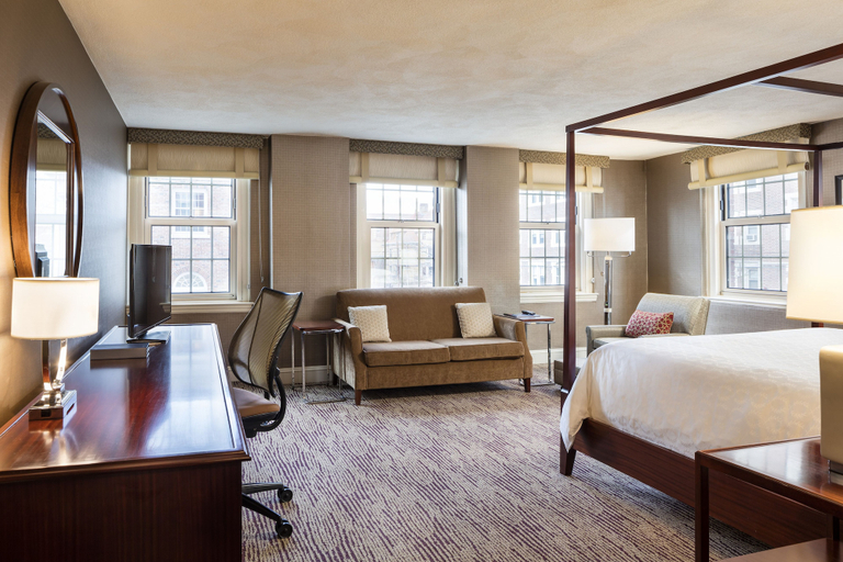 Bedroom 4, Sheraton Commander, Cambridge