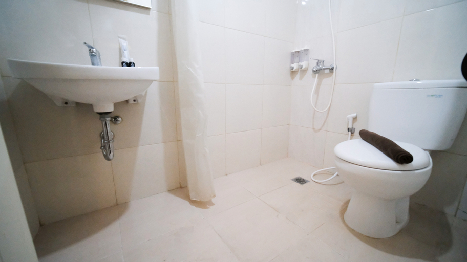 Bedroom 3, Warm Designed Studio at Orchard Supermall Mansion Apartment By Travelio, Surabaya