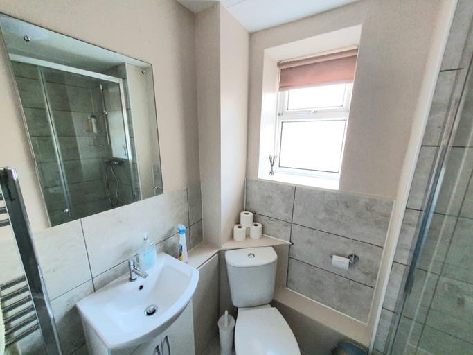 Bathroom 3, 2-bed Flat With Superfast Wi-fi DW Lettings 9WW, Kent