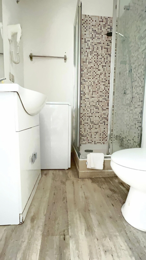 Bathroom 5, Mia House, Rome