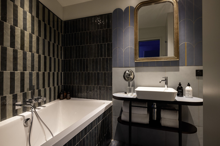 Bathroom 4, Hôtel L de Lutèce - Notre-Dame, Paris