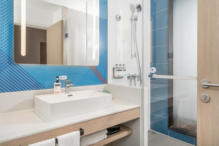 Bathroom 5, Holiday Inn Express DANDONG CITY CENTER by IHG, Dandong