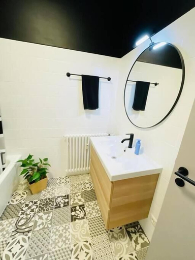 Bathroom 3, Spacious 1bed in City Center, Luxembourg