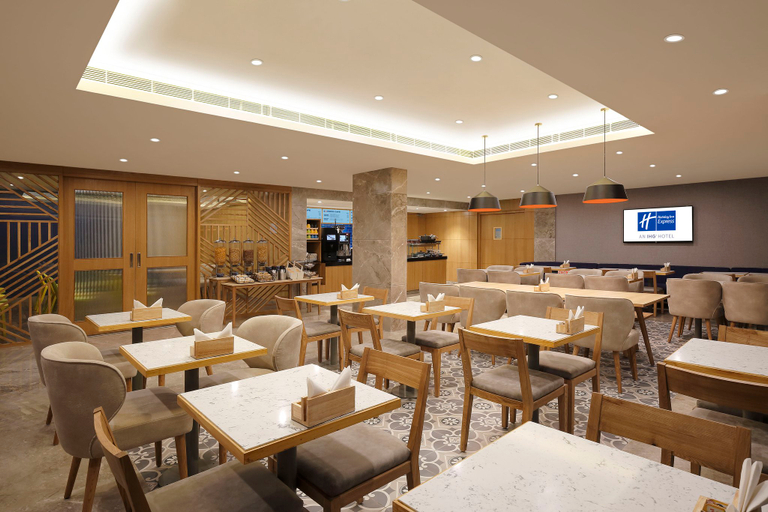 Food & Drinks 5, Holiday Inn Express AHMEDABAD PRAHLAD NAGAR by IHG, Ahmadabad