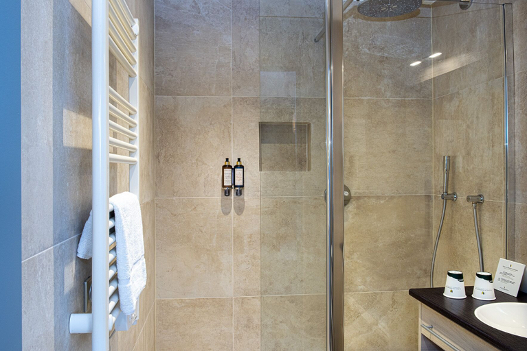 Bathroom 3, Le Green des Impressionnistes – Cergy‑Pontoise, Val-d'Oise