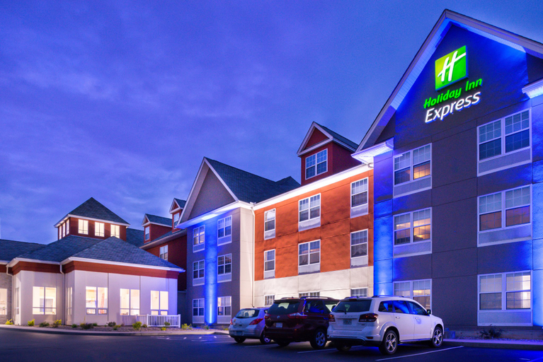 Exterior & Views