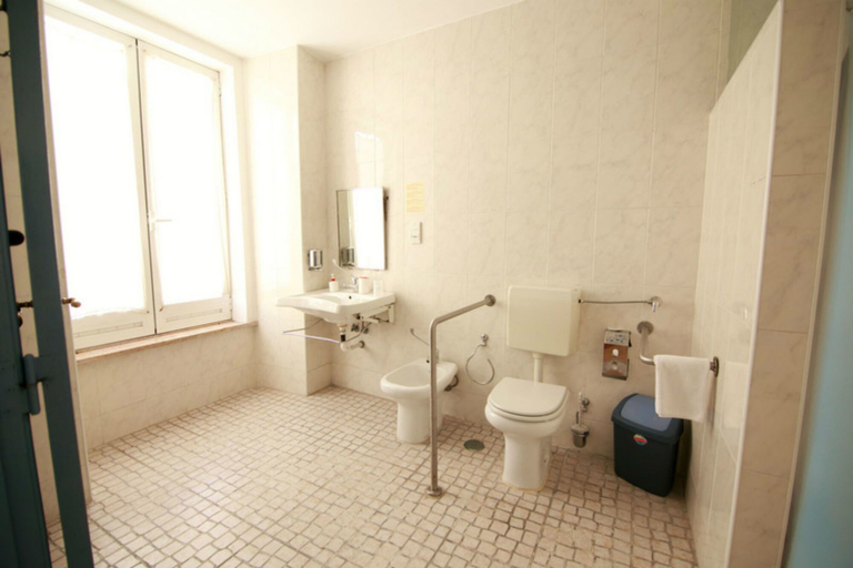 Bathroom 4, Residencial João XXI, Lisbon