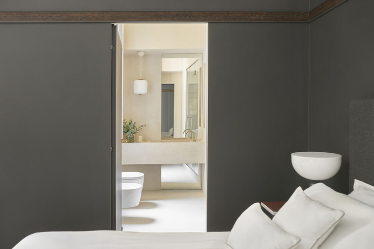 Bedroom 4, Crossing Manzoni, Milano