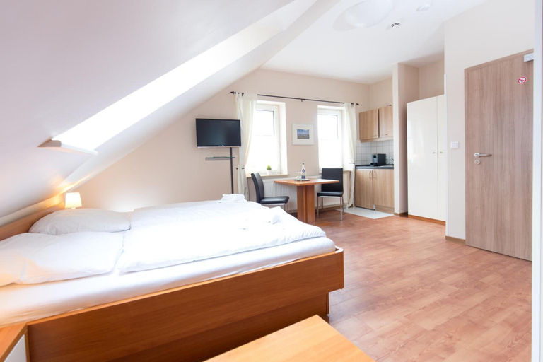 Bedroom 4, Airport Hotel One, Nordfriesland