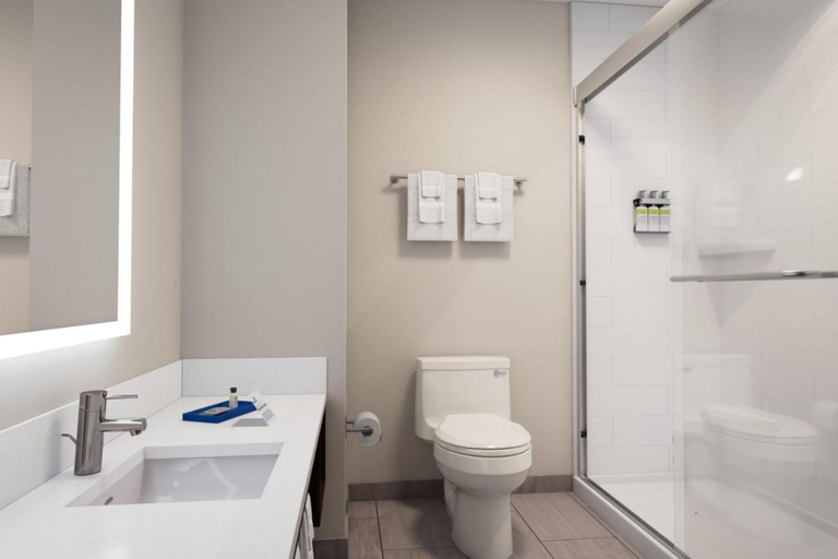Bathroom 5, Holiday Inn Express & Suites ST. THOMAS by IHG, Elgin