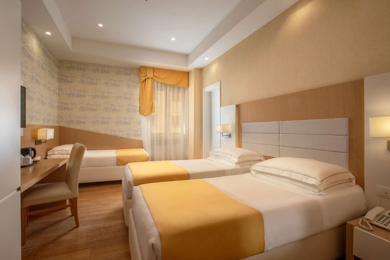 Bedroom 2, Hotel Diana Roof Garden, Rome