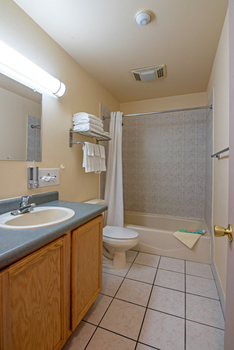 Bathroom 4, Silver Spruce Inn, Garfield