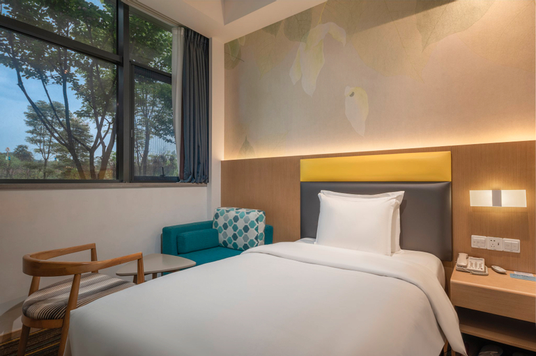 Holiday Inn Express Emei Mountain - Tap to explore photos