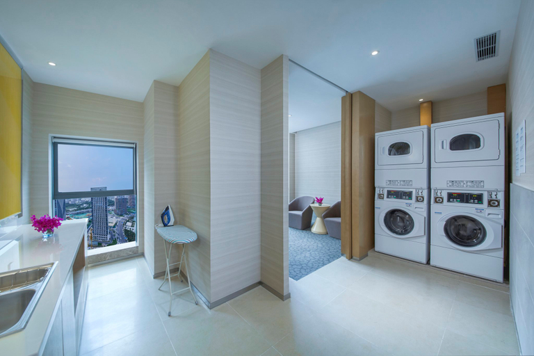 Bathroom 4, Holiday Inn Express ZHENGZHOU LONGZI LAKE by IHG, Zhengzhou