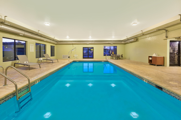 Sport & Beauty 4, Holiday Inn Express CHILLICOTHE EAST by IHG, Ross