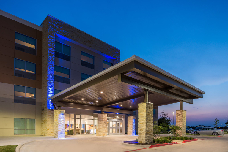 Exterior & Views