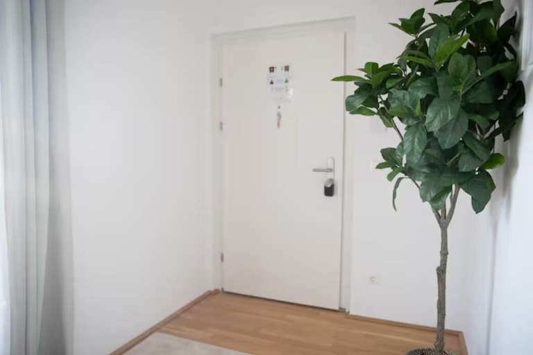 Others 5, Danube Apartments, Wien