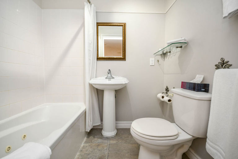 Bathroom 5, Surfside Inn, Halifax