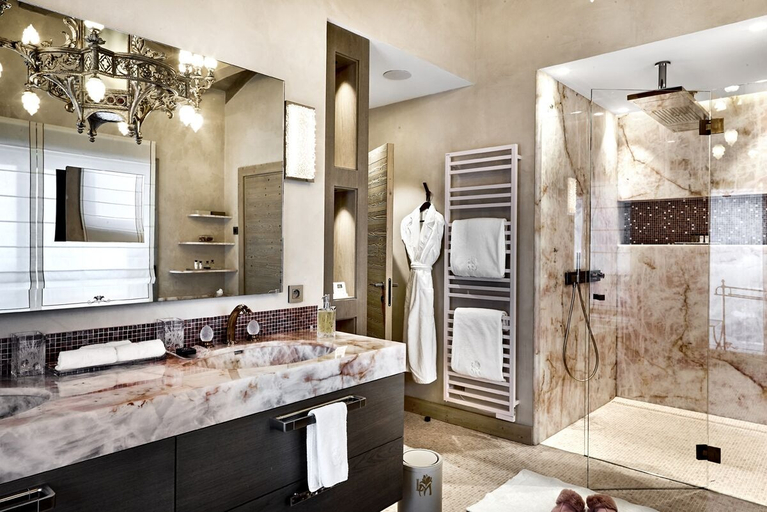 Bathroom 5, LYS MARTAGON, Savoie