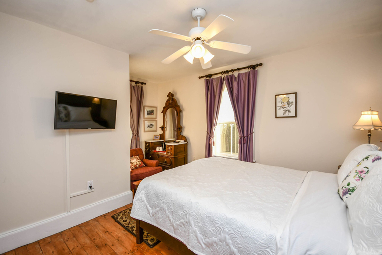 Bedroom 4, Surfside Inn, Halifax