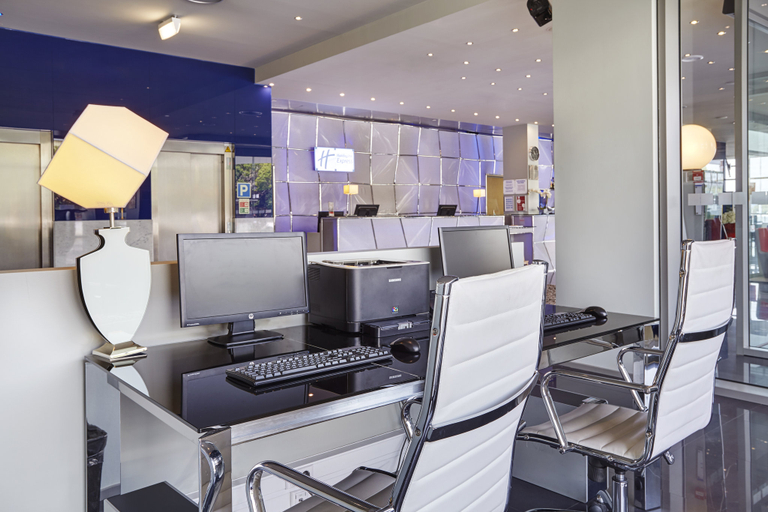 Food & Drinks 3, Holiday Inn Express LISBON - ALFRAGIDE by IHG, Oeiras